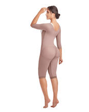 Cargar imagen en el visor de la galería, 06174 Faja Fajate a la rodilla con busto libre y mangas cierre latera