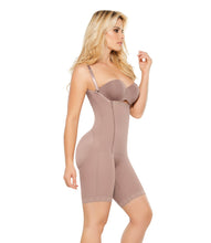 Cargar imagen en el visor de la galería, 5148 Ann Chery Angelina Post-quirúrgico