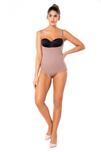 Cargar imagen en el visor de la galería, DJ08L4 Diane &amp; Geordi
