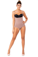 Cargar imagen en el visor de la galería, DJ08L4 Diane &amp; Geordi
